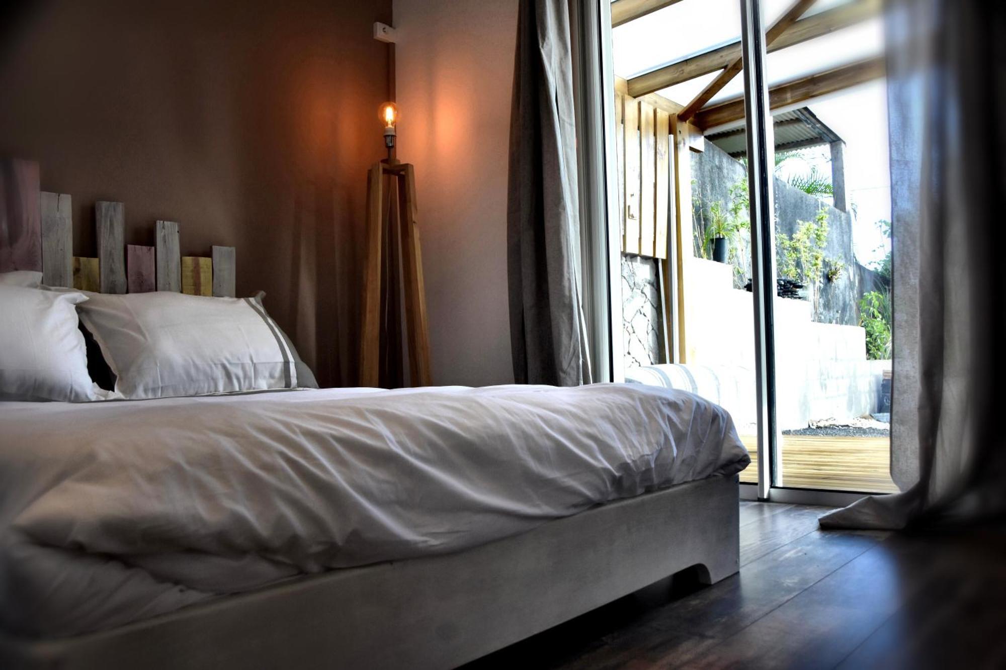Chez Les Filles - Bungalodge Petite Île Εξωτερικό φωτογραφία